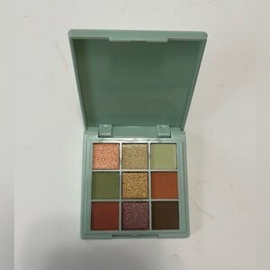 Glowcore Eyeshadow Palette